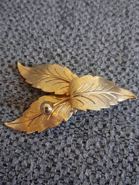 Gold Leaf Brooch Pin - Three Leaf Design